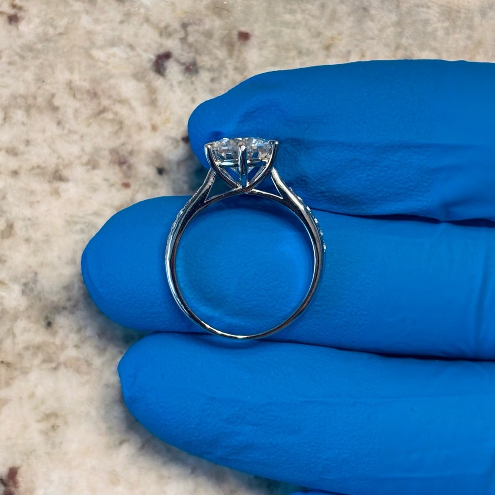 Moissanite Diamond Ring - Picture 4 of 5